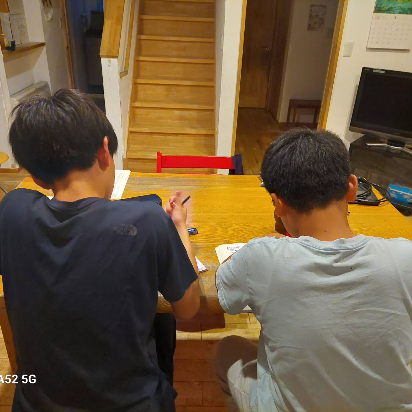 集中する背中